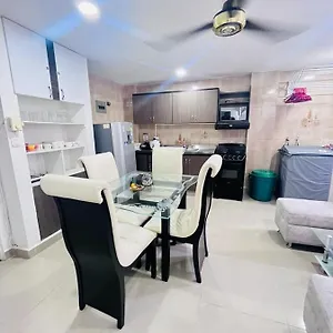 Apartamento En El Rodadero Cerca Al Mar Wifi Y Parqueadero, Santa Marta (Magdalena)